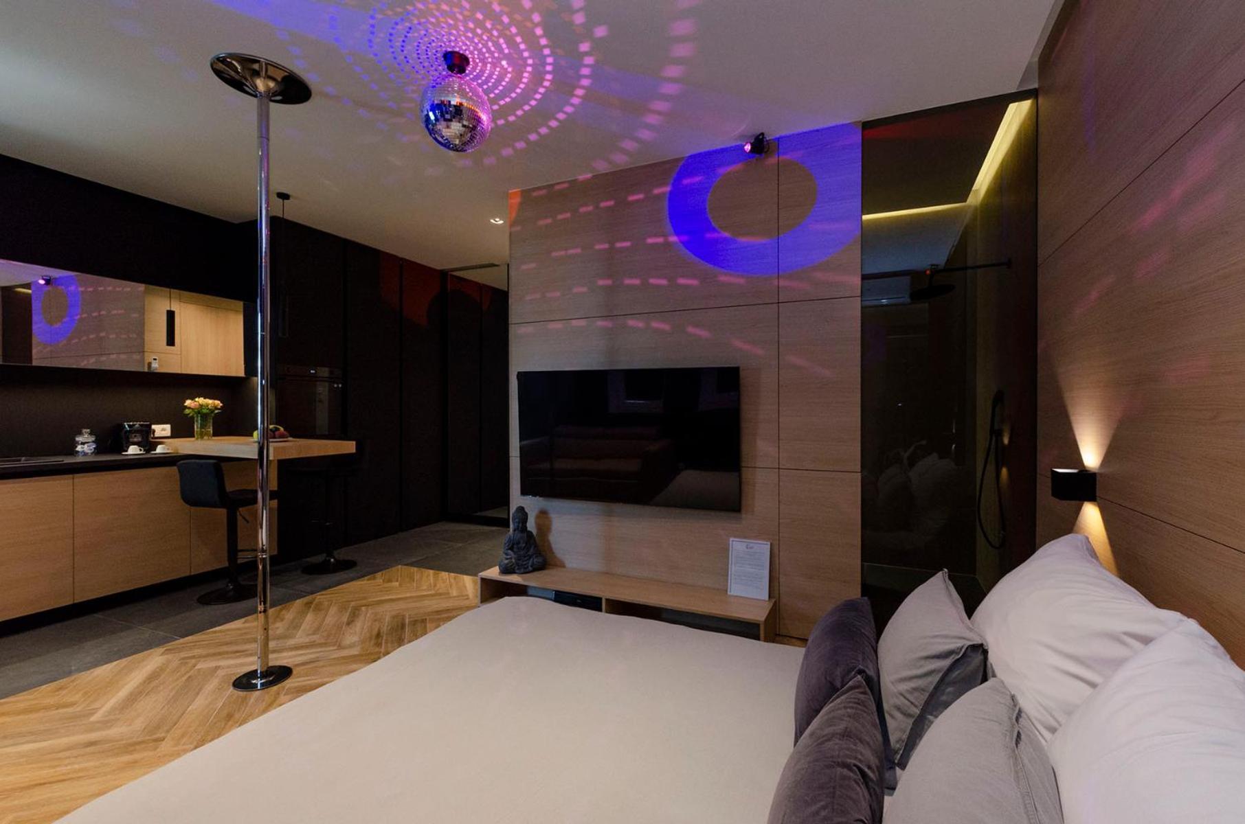 Lupoapartments Z Jacuzzi Pole Dance Leczycka 29 Klimatyzacja Parking Dostep Na Kod Lodz  Room photo